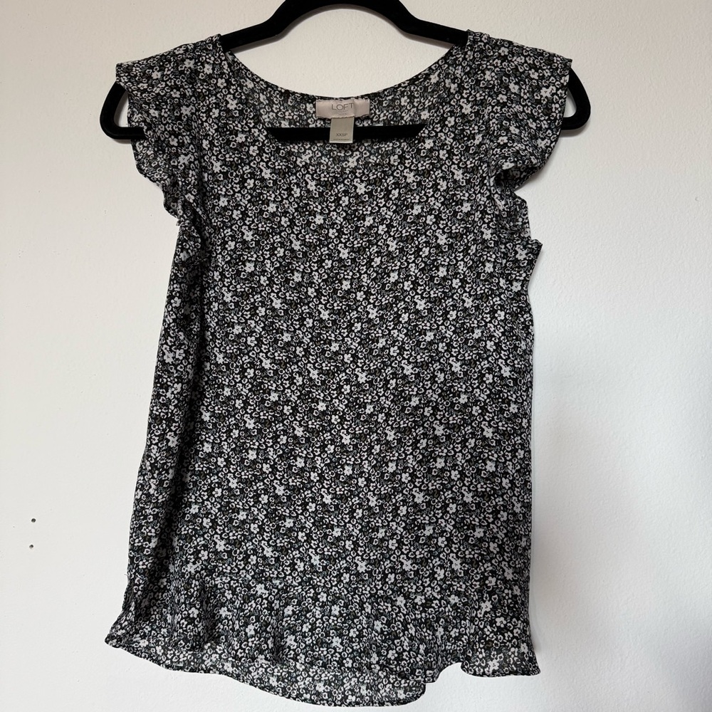 LOFT Black and White Floral Ruffle Sleeve Blouse